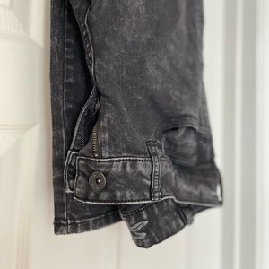 Black wash Seven skinny jeans. Size 4.